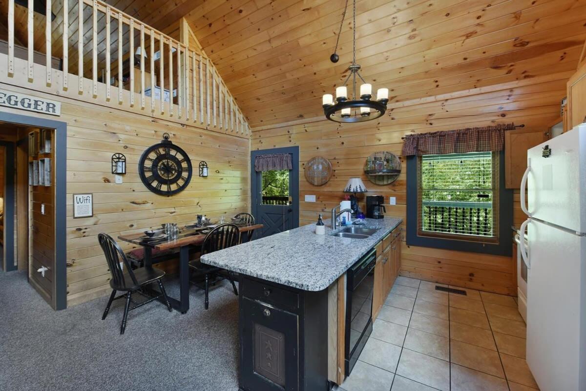 Ryes And Shine Bootlegger'S Cabin! Hot Tub* Pool* Arcade* Billiards *Ev * Pet Friendly เซอเวียร์วีล ภายนอก รูปภาพ