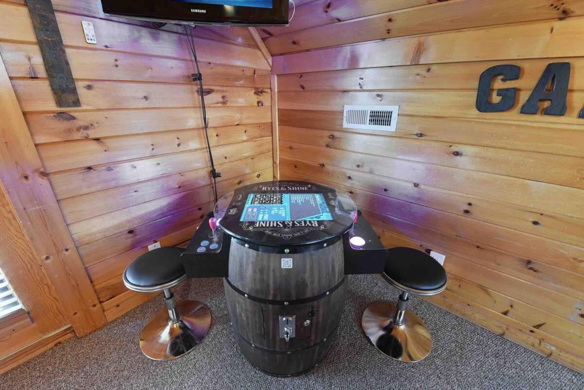Ryes And Shine Bootlegger'S Cabin! Hot Tub* Pool* Arcade* Billiards *Ev * Pet Friendly เซอเวียร์วีล ภายนอก รูปภาพ
